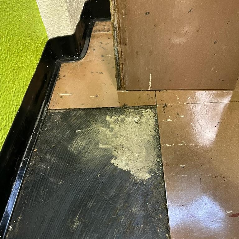 Pavimentazione vinilica e collante